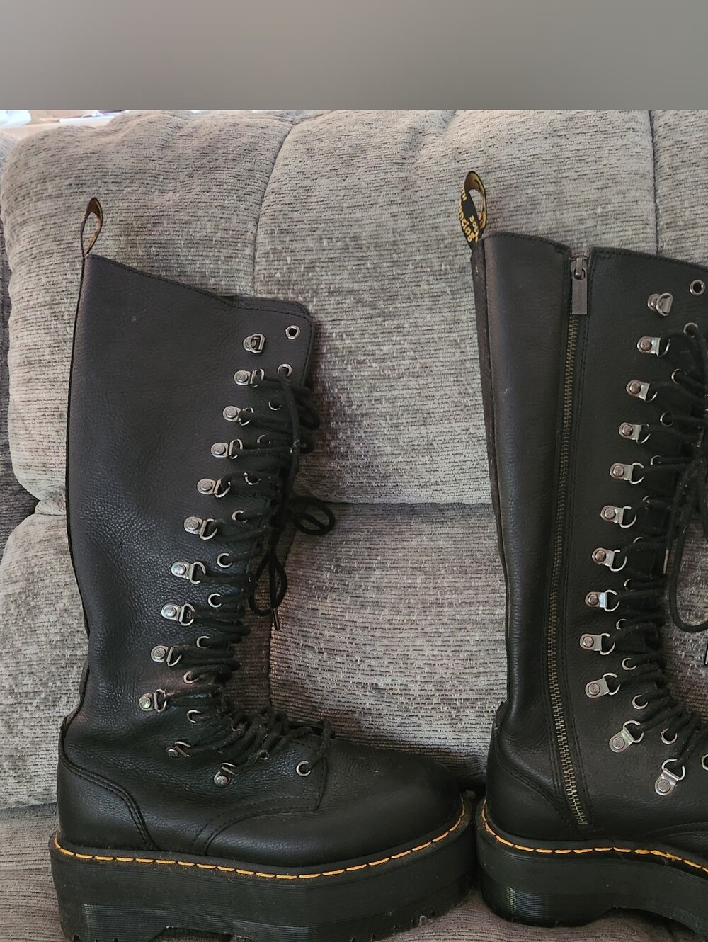 Dr. Martens 1B60 MAX HDW Black Women's Boots
